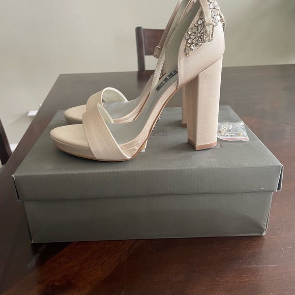 Women’s Bridal Shoes. White by Vera Wang. Size 7. - Picture 5 of 6